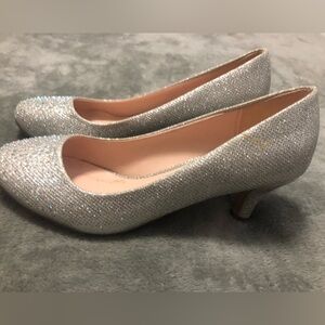 Bommilel sparkly kitten heals